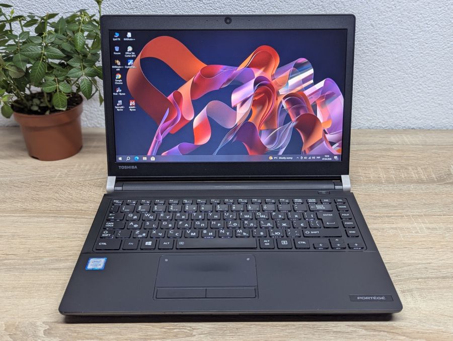 Ноутбук Б/В Toshiba Portege A30-C, Intel Core i5-6200U, DDR3 8 GB, SSD 256GB, 13.3" HD