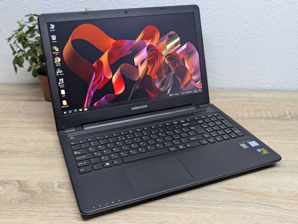 Ноутбук Б/В Medion Erazer P6661, Intel Core i7-6500U, DDR3 16 GB, SSD 128GB + HDD 1TB, NVIDIA GeForce GTX 950M 2Gb, 15.6" Full HD