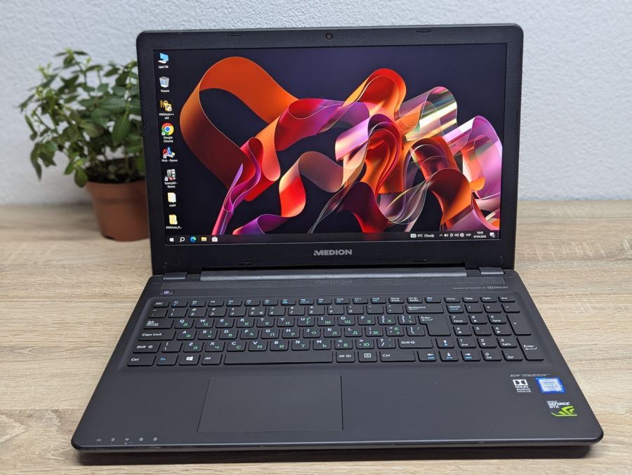 Ноутбук Б/В Medion Erazer P6661, Intel Core i7-6500U, DDR3 16 GB, SSD 128GB + HDD 1TB, NVIDIA GeForce GTX 950M 2Gb, 15.6" Full HD