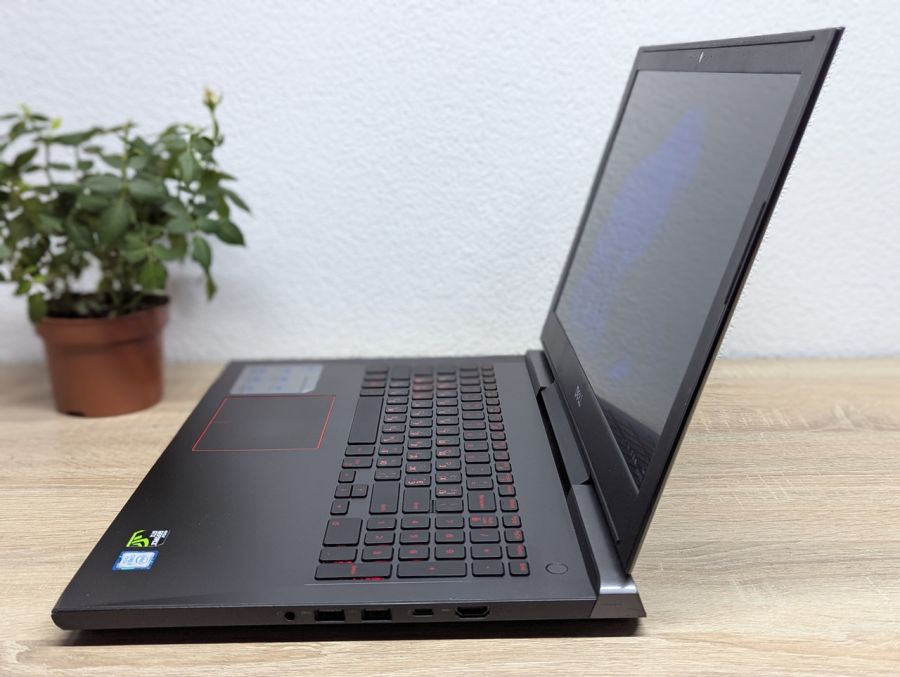 Ноутбук Б/В Dell Inspiron 15 7000 Gaming, Intel Core i7-7700HQ, DDR4 16 GB, SSD 500GB + HDD 1TB, NVIDIA GeForce GTX 1060 6Gb, 15.6" 4K