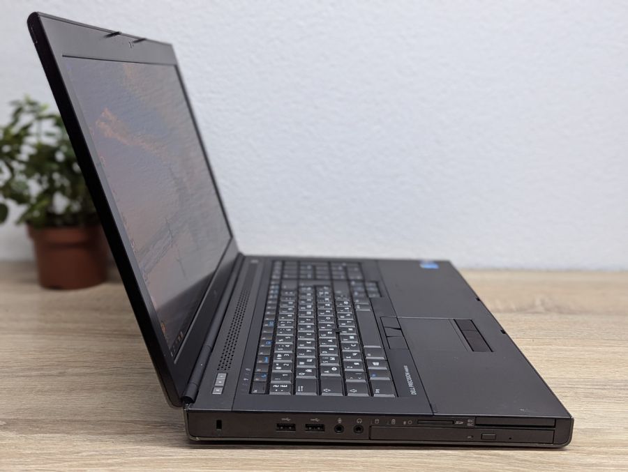 Ноутбук Б/В Dell Precision M6800, Intel Core i7-4810MQ, DDR3 16 GB, SSD 360GB, NVIDIA Quadro K3100M 4Gb, 17" Full HD