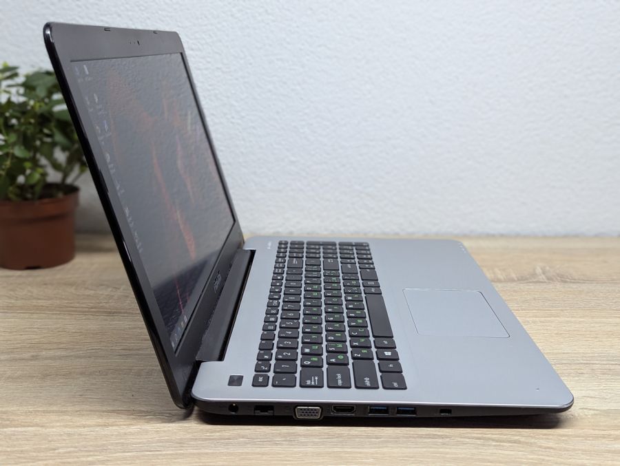 Ноутбук Б/В ASUS R556L, Intel Core i5-5200U, DDR3 12 GB, SSD 256GB, NVIDIA GeForce 940M 2Gb, 15.6" Full HD
