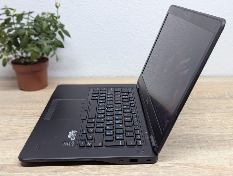 Ноутбук Б/В Dell Latitude E7450, Intel Core i5-5300U, DDR3 8 GB, SSD 128GB, 14" Full HD