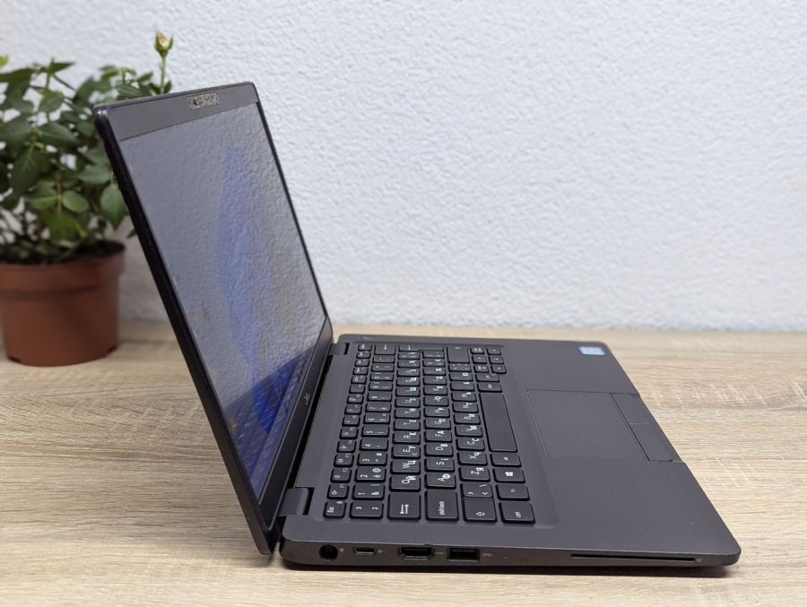 Ноутбук Б/В Dell Latitude 5300, Intel Core i5-8365U, DDR4 16 GB, SSD 256GB, 13" Full HD Сенсор