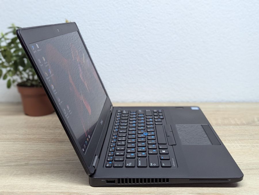 Ноутбук Б/В Dell Latitude E5470, Intel Core i5-6300U, DDR4 8 GB, SSD 128GB, 14" Full HD