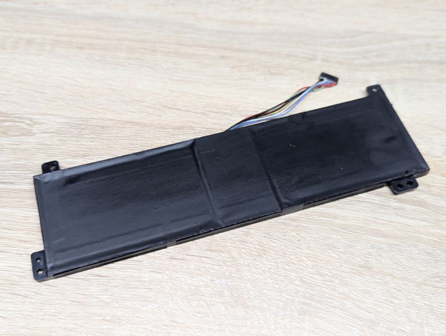 Б/В Оригінальна акумуляторна батарея Lenovo L17C2PB3