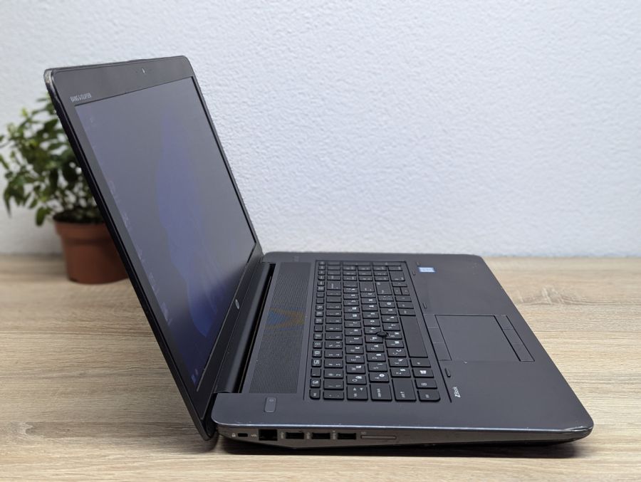 Ноутбук Б/В HP ZBook 17 G3, Intel Core i7-6820HQ, DDR4 32 GB, SSD 512GB + SSD 512GB, NVIDIA Quadro M3000M 4Gb, 17.3"