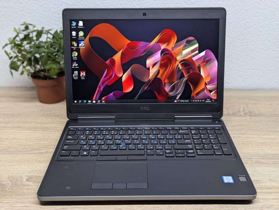 Ноутбук Б/В Dell Precision 7520, Intel Core i7-7820HQ, DDR4 32 GB, SSD 500GB + HDD 1TB, NVIDIA Quadro M2200 4Gb, 15.6" Full HD