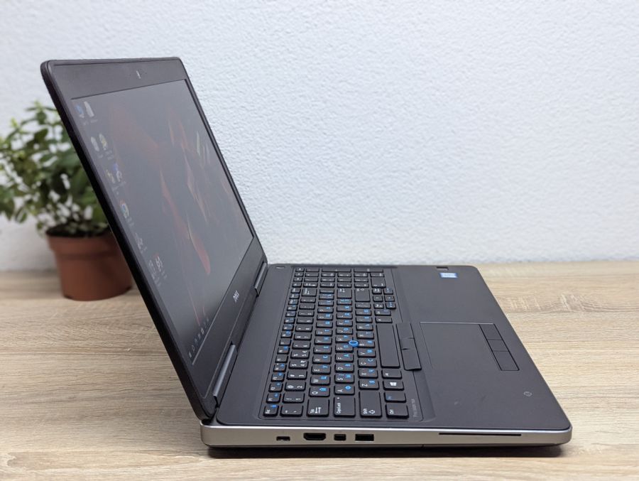 Ноутбук Б/В Dell Precision 7520, Intel Core i7-7820HQ, DDR4 32 GB, SSD 500GB + HDD 1TB, NVIDIA Quadro M2200 4Gb, 15.6" Full HD