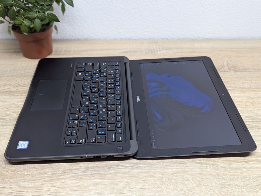 Ноутбук Б/В Dell Latitude 3380, Intel Core i5-7200U, DDR4 8 GB, SSD 128GB, 13.3" HD