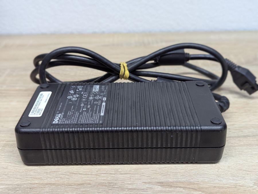 Б/В Блок живлення Dell D220P-01 220W серія DA-2