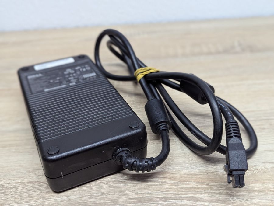 Б/В Блок живлення Dell D220P-01 220W серія DA-2