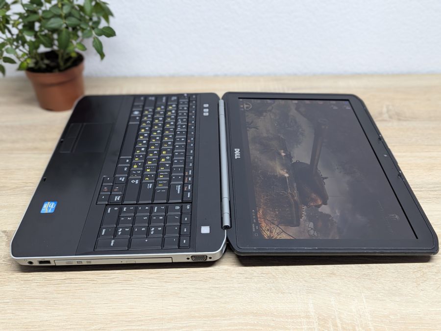 Ноутбук Б/В Dell Latitude E5520, Intel Core i7-2640M, DDR3 8 GB, SSD 128GB, 15.6" Full HD
