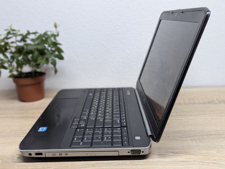 Ноутбук Б/В Dell Latitude E5520, Intel Core i7-2640M, DDR3 8 GB, SSD 128GB, 15.6" Full HD