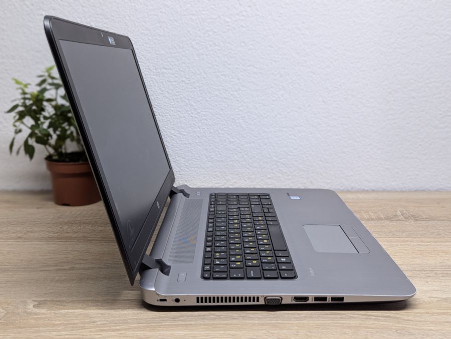 Ноутбук Б/В HP ProBook 470 G3, Intel Core i5-6200U, DDR4 8 GB, SSD 256GB, AMD Radeon R7 M340 2Gb, 17" Full HD