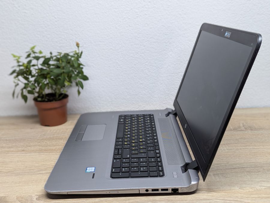 Ноутбук Б/В HP ProBook 470 G3, Intel Core i5-6200U, DDR4 8 GB, SSD 256GB, AMD Radeon R7 M340 2Gb, 17" Full HD