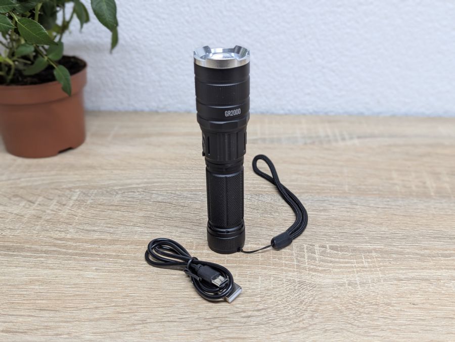 Новий Cвітлодіодний акумуляторний ліхтар Gearlite GR2000