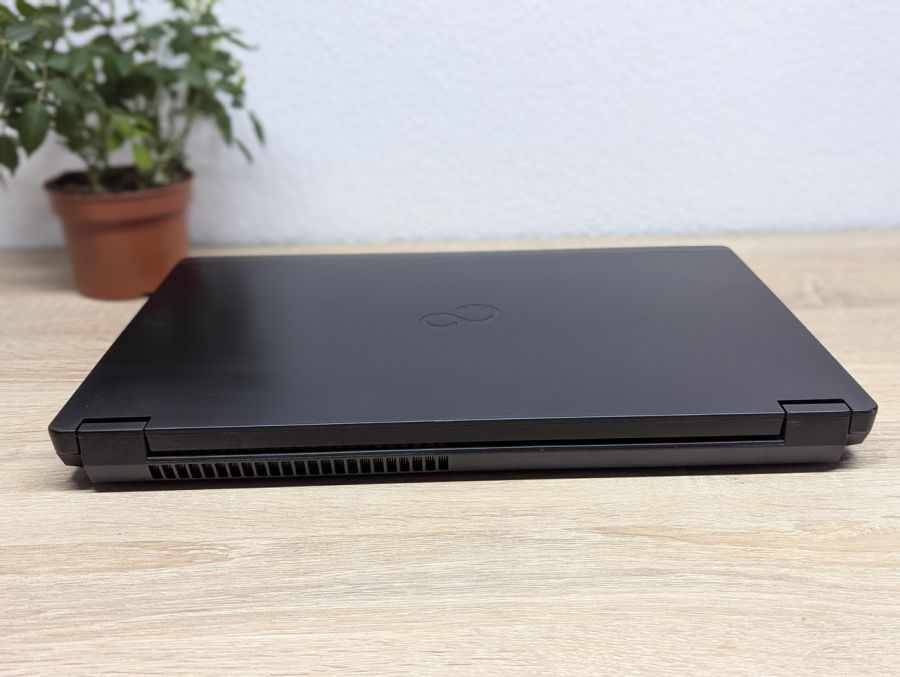 Ноутбук Б/В Fujitsu Celsius H780, Intel Core i7-8850H, DDR4 32 GB, SSD 256GB + SSD 256GB, NVIDIA Quadro P1000 4Gb, 15.6" Full HD
