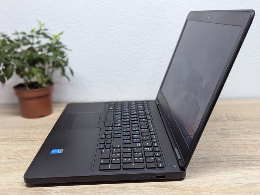 Ноутбук Б/В Dell Latitude E5550, Intel Core i5-5300U, DDR3 8 GB, SSD 128GB, 15.6" HD