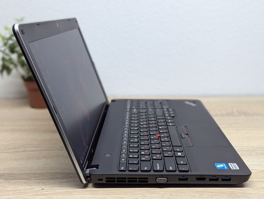 Ноутбук Б/В Lenovo Think Pad Edge E530, Intel Core i3-3120M, DDR3 8GB, HDD 500GB, NVIDIA GeForce GT 610M 1GB, 15.6"