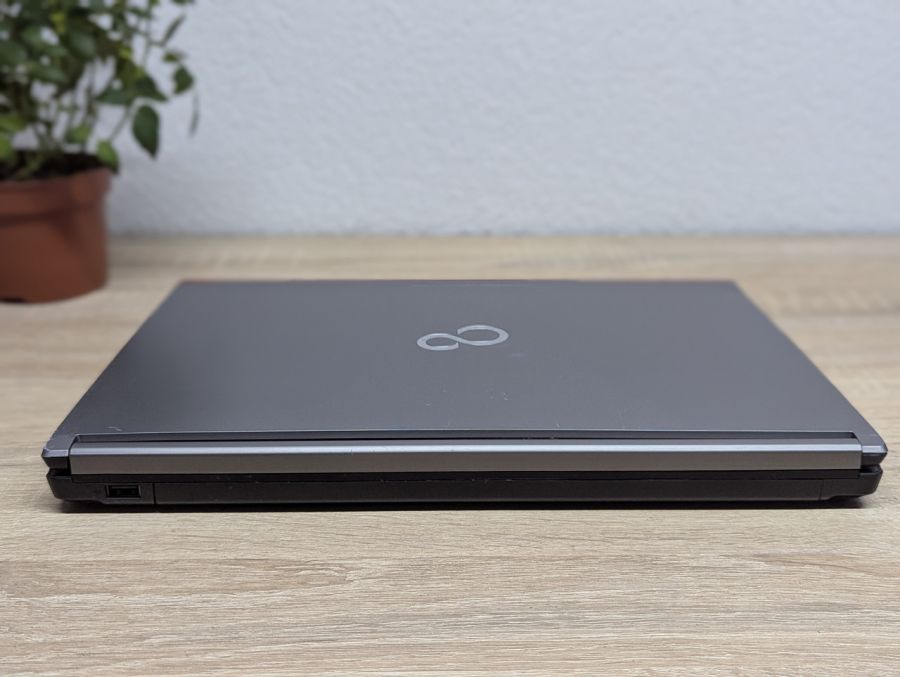 Ноутбук Б/В Fujitsu LifeBook E746, Intel Core i5-6200U, DDR4 8 GB, SSD 128GB, 14" Full HD