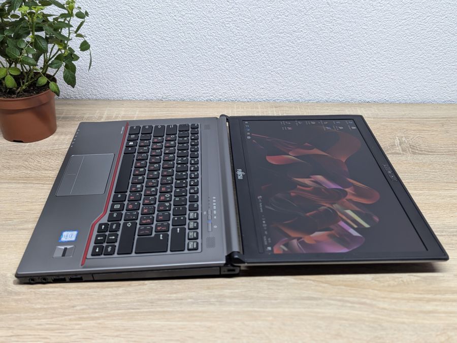 Ноутбук Б/В Fujitsu LifeBook E746, Intel Core i5-6200U, DDR4 8 GB, SSD 128GB, 14" Full HD