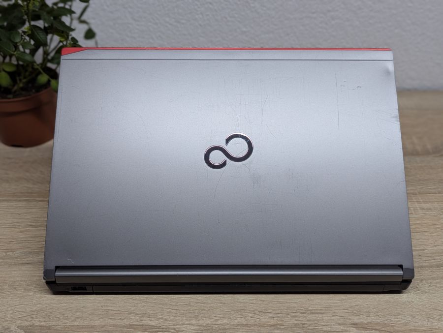 Ноутбук Б/В Fujitsu LifeBook E746, Intel Core i5-6200U, DDR4 8 GB, SSD 128GB, 14" Full HD