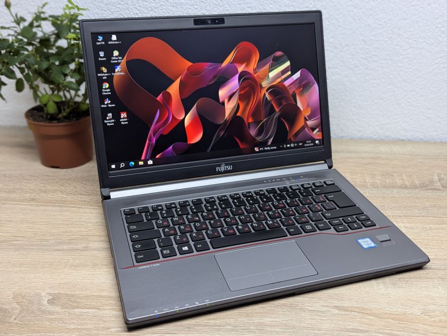 Ноутбук Б/В Fujitsu LifeBook E746, Intel Core i5-6200U, DDR4 8 GB, SSD 128GB, 14" Full HD