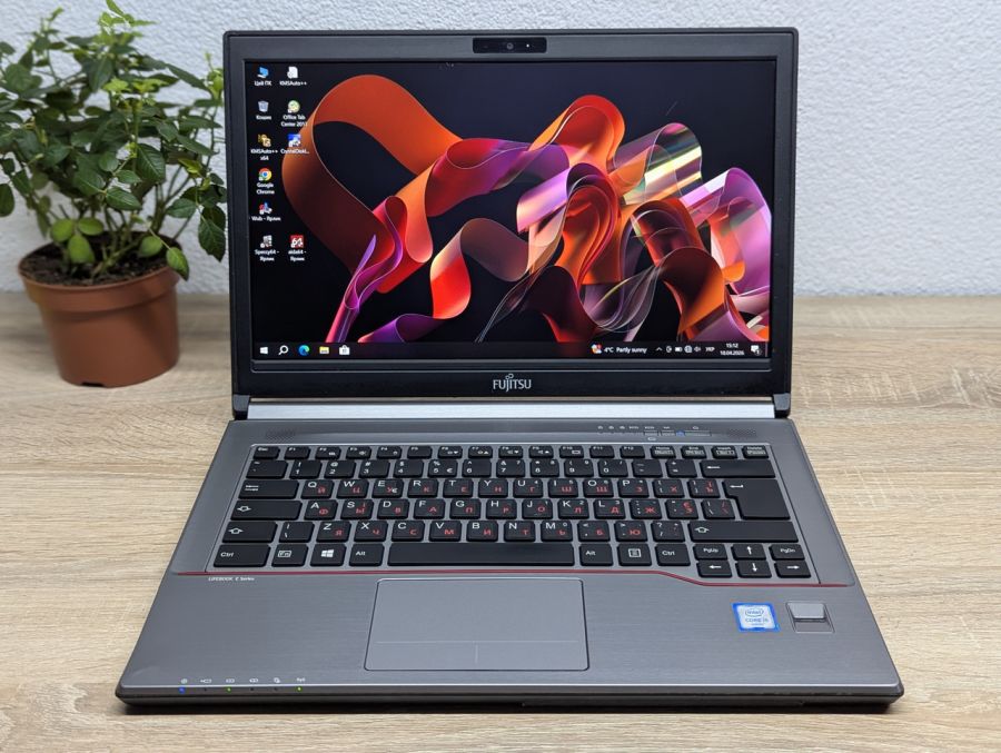 Ноутбук Б/В Fujitsu LifeBook E746, Intel Core i5-6200U, DDR4 8 GB, SSD 128GB, 14" Full HD