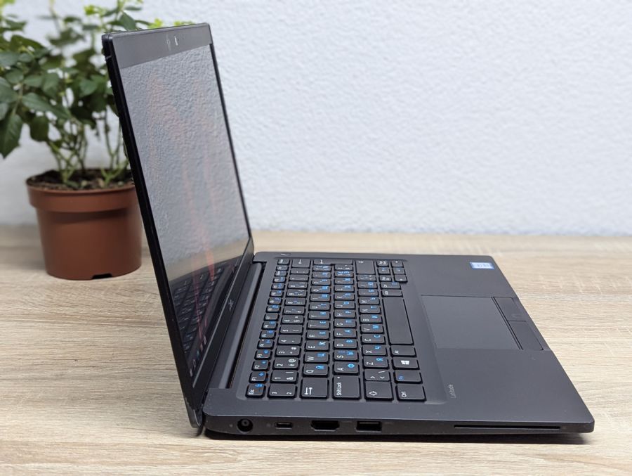 Ноутбук Б/В Dell Latitude 7380, Intel Core i5-7300U, DDR4 16 GB, SSD 256GB, 13" Full HD Сенсор