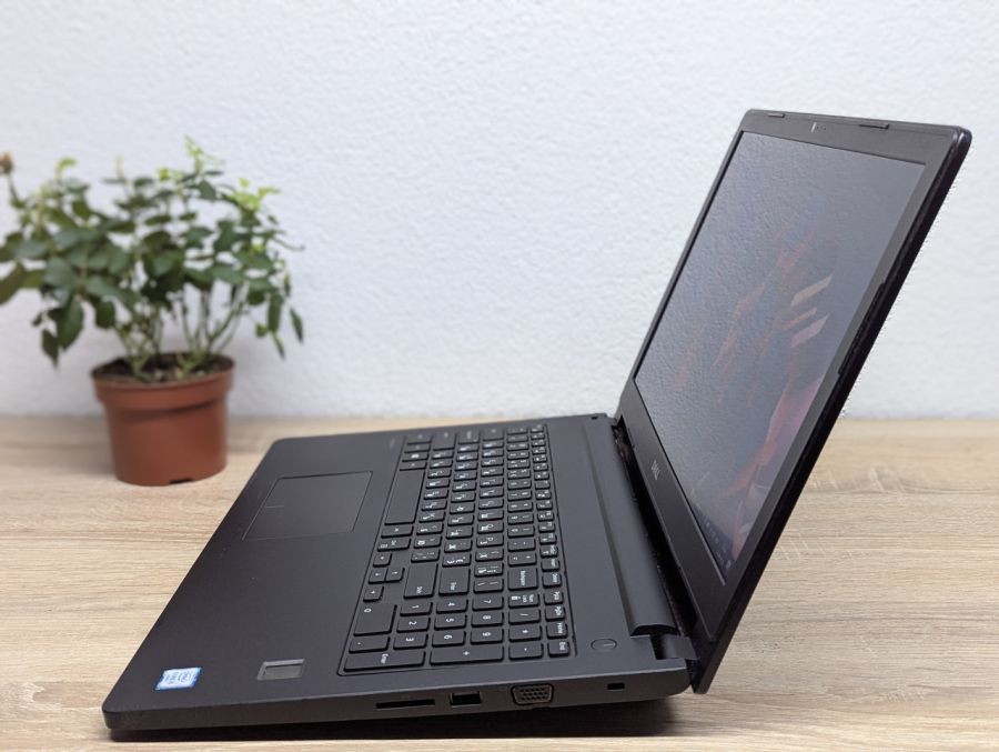 Ноутбук Б/В Dell Latitude 3570, Intel Core i5-6200U, DDR3 8 GB, SSD 128GB, 15.6" HD