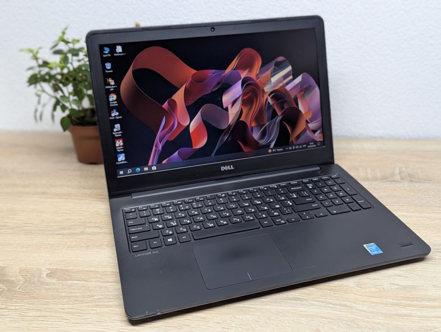 Ноутбук Б/В Dell Latitude 3550, Intel Core i5-5200U, DDR3 8 GB, SSD 128GB, 15.6" HD