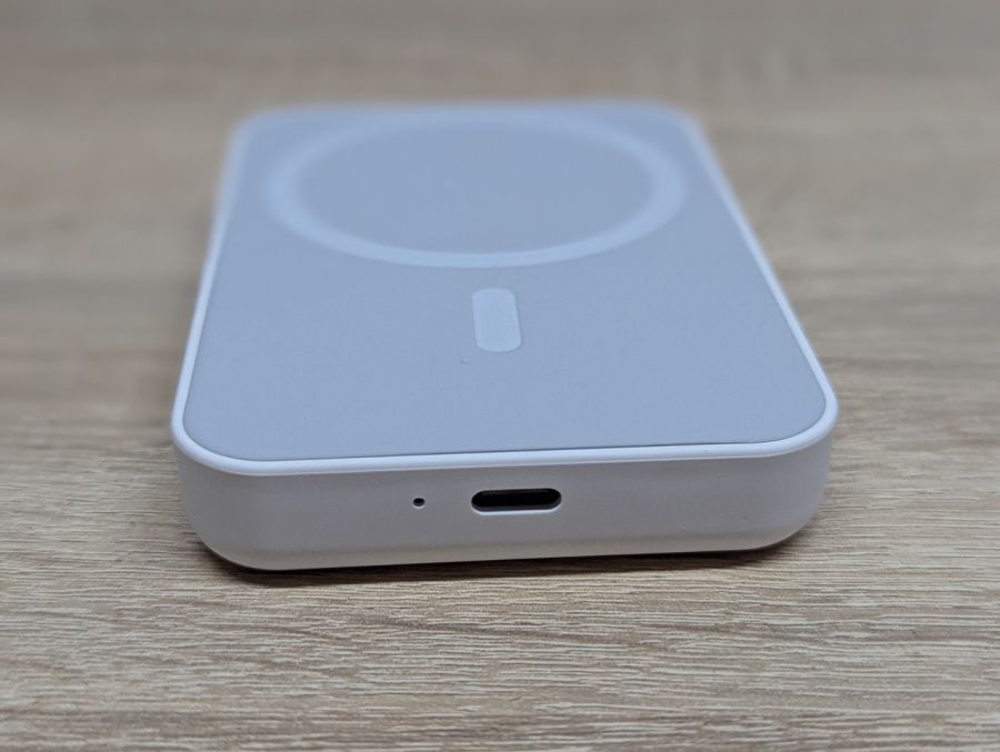 Новий Зарядний пристрій з магнітним кріпленням MagSafe