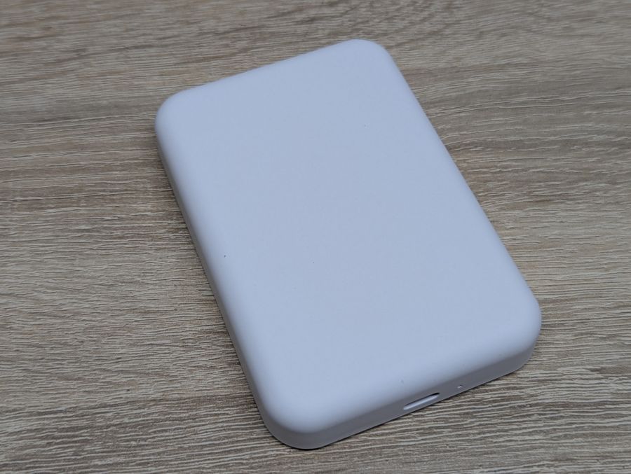 Новий Зарядний пристрій з магнітним кріпленням MagSafe