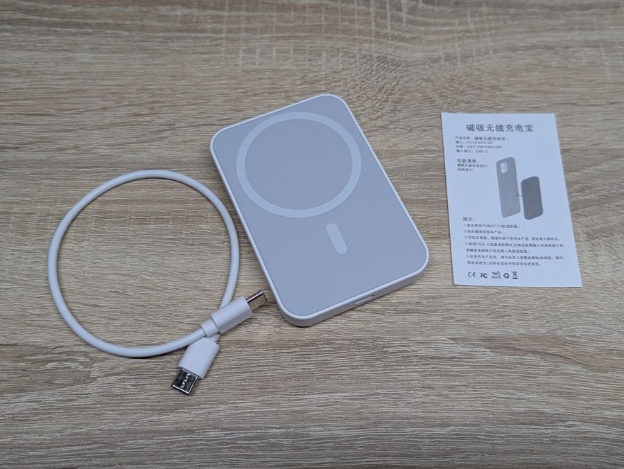 Новий Зарядний пристрій з магнітним кріпленням MagSafe