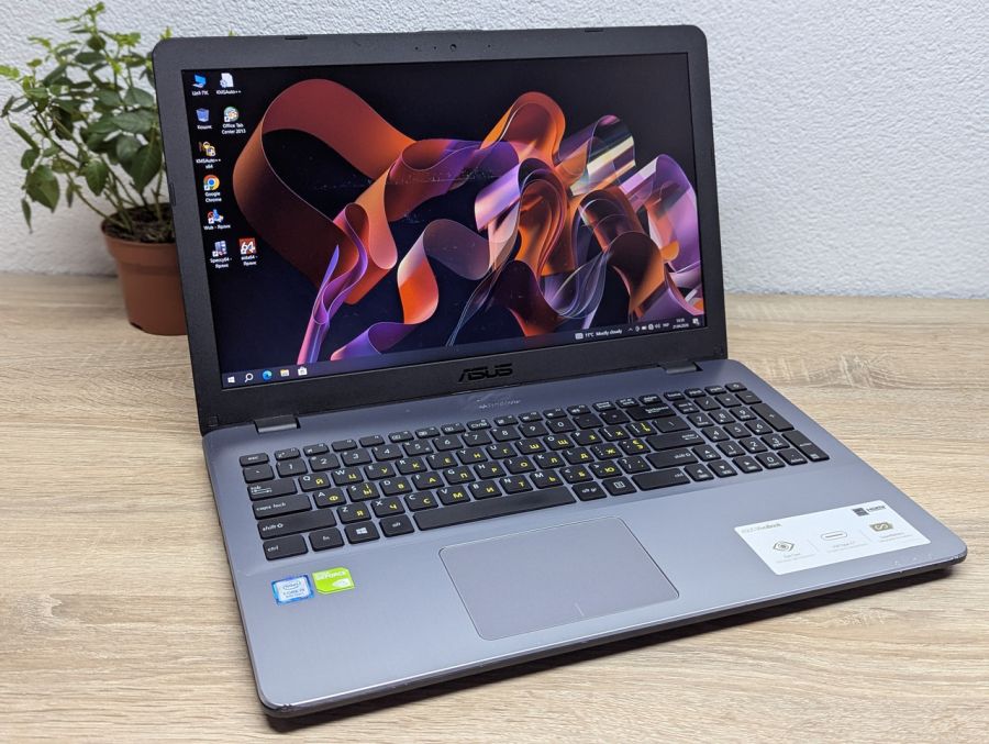 Ноутбук Б/В ASUS Vivobook X542U, Intel Core i5-8250U, DDR4 16 GB, SSD 256GB, NVIDIA GeForce MX150 4Gb, 15.6" Full HD