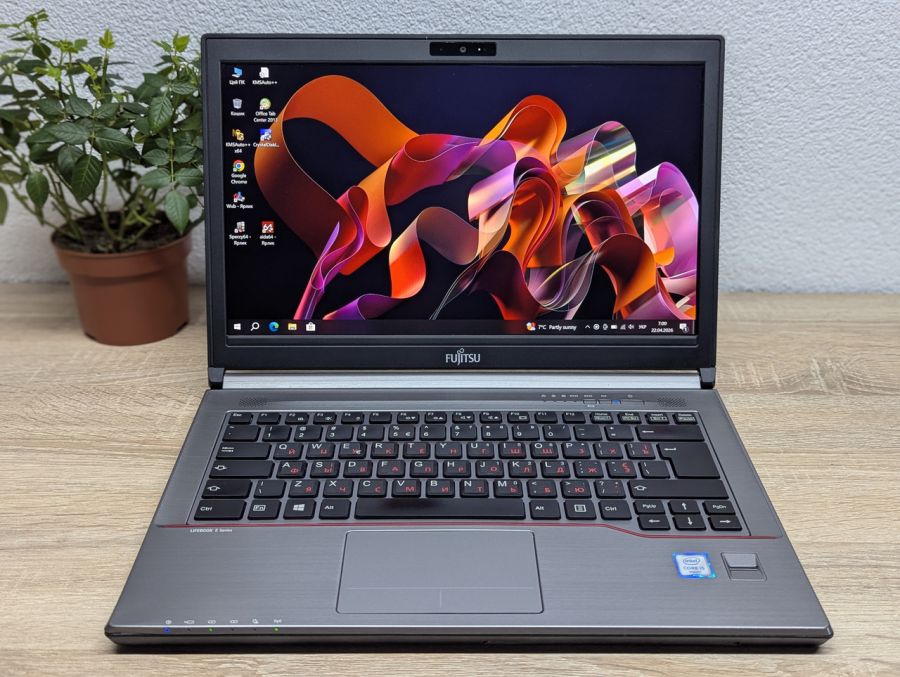 Ноутбук Б/В Fujitsu E746, Intel Core i5-6200U, DDR4 8 GB, SSD 128GB, 14" Full HD