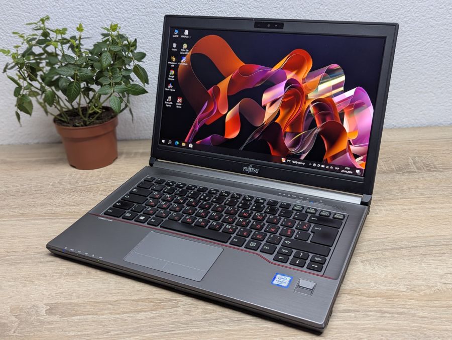 Ноутбук Б/В Fujitsu E746, Intel Core i5-6200U, DDR4 8 GB, SSD 128GB, 14" Full HD