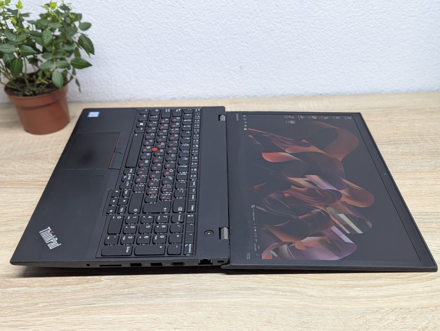 Ноутбук Б/В Lenovo ThinkPad T570, Intel Core i5-7300U, DDR4 8 GB, SSD 256GB, 15.6" Full HD
