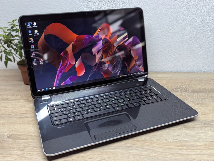 Ноутбук Б/В HP Pavilion 17, AMD A8-4500M, DDR3 8 GB, SSD 128GB, AMD Radeon HD 7640G, 17" HD Сенсор