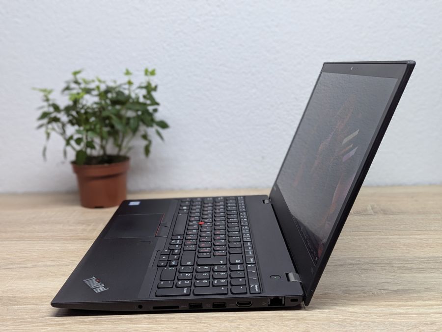 Ноутбук Б/В Lenovo ThinkPad T570, Intel Core i5-7300U, DDR4 8 GB, SSD 256GB, 15.6" Full HD