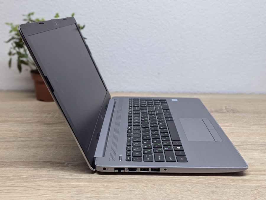 Ноутбук Б/В HP Notebook 250 G7, Intel Core i3-7020U, DDR4 8 GB, SSD 128GB, 15.6" Full HD