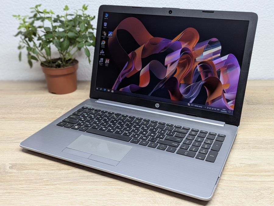 Ноутбук Б/В HP Notebook 255 G7, AMD Ryzen 3 3200U, DDR4 8 GB, SSD 128GB, AMD Radeon Vega, 15.6" Full HD