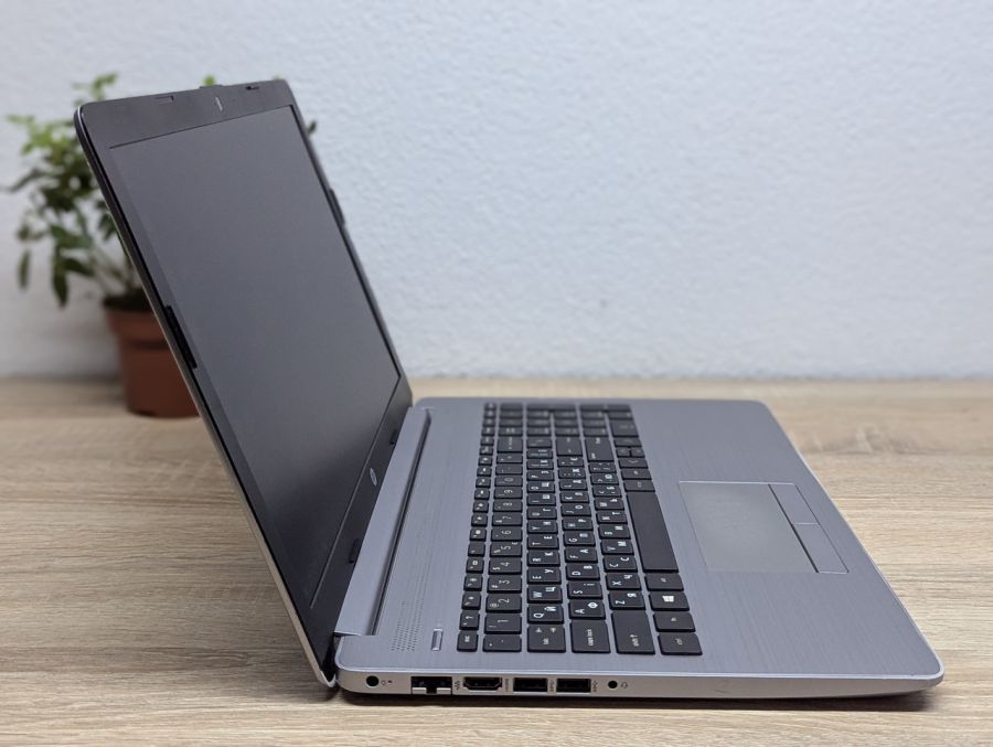 Ноутбук Б/В HP Notebook 255 G7, AMD Ryzen 3 3200U, DDR4 8 GB, SSD 128GB, AMD Radeon Vega, 15.6" Full HD