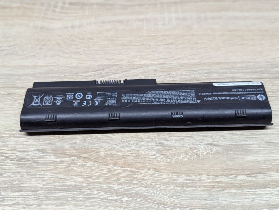 Б/В Оригінальна акумуляторна батарея HP MU06XL