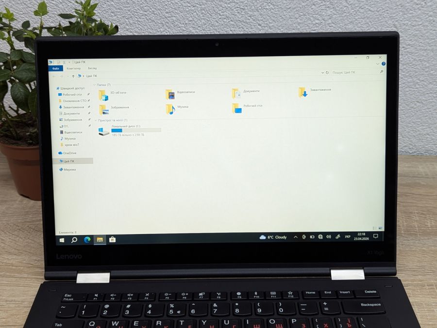 Ноутбук Б/В Lenovo X1 Yoga, Intel Core i5-7200U, DDR3, SSD 256GB, 14" Full HD Сенсор