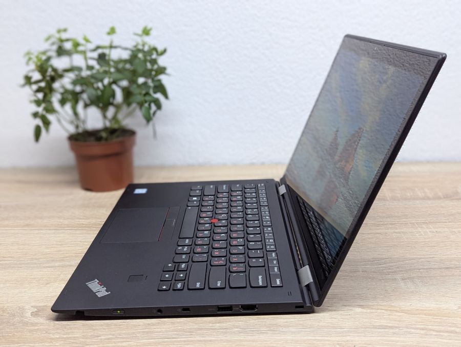 Ноутбук Б/В Lenovo X1 Yoga, Intel Core i5-7200U, DDR3, SSD 256GB, 14" Full HD Сенсор