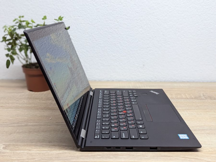 Ноутбук Б/В Lenovo X1 Yoga, Intel Core i5-7200U, DDR3, SSD 256GB, 14" Full HD Сенсор