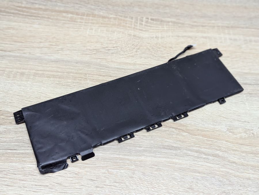 Б/В Оригінальна акумуляторна батарея HP KC04XL