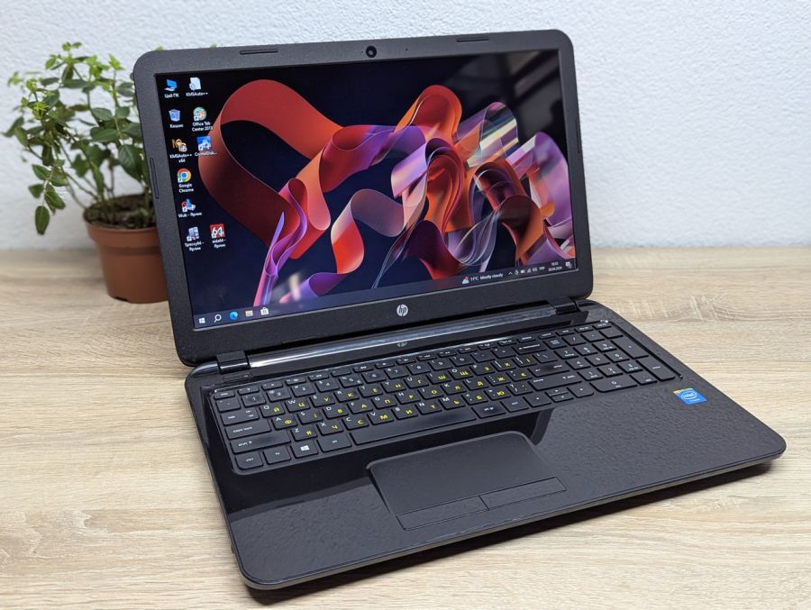 Ноутбук Б/В HP Notebook 15, Intel Celeron N2840, DDR3 8 GB, SSD 128GB, 15.6" HD